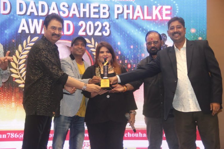 कुमार शानू ने किया दिलीप सेन, ऋतु पाठक, एसीपी संजय पाटिल को दादा साहेब फाल्के अवार्ड 2023 से सम्मानित