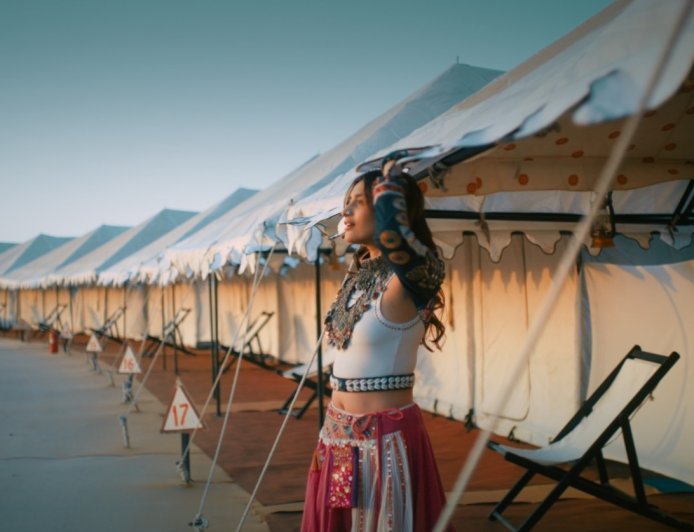 सफेद रण में फेमिना क्वीन्स का शाही अंदाज